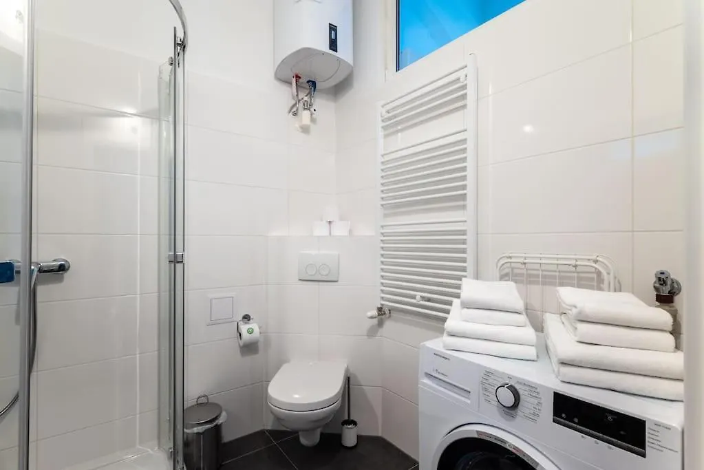 شقة Family 2Br Oasis Steps From City By Hm فيينا